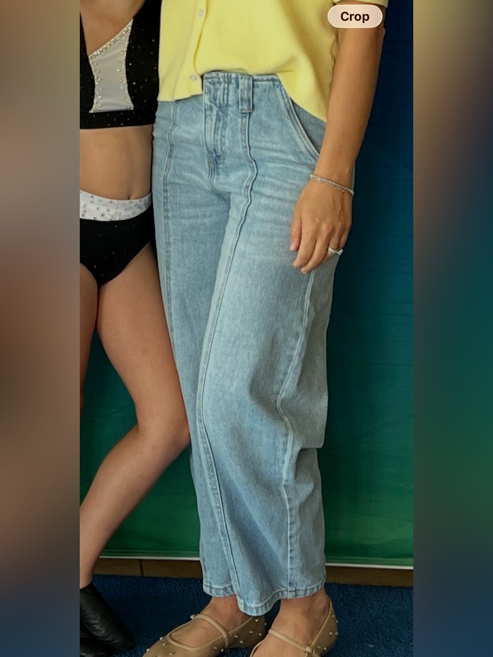 Universal Thread Light Wash barrel Leg High-Rise Jeans
